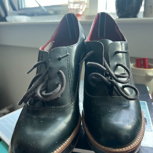 Tommy Hilfiger heels - Picture 4 of 10